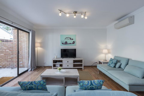 Cottesloe Sea Salt Abode - Executive Escapes - Whitsundays Accommodation 3