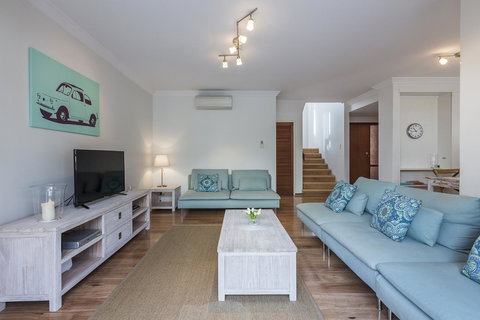 Cottesloe Sea Salt Abode - Executive Escapes - Whitsundays Accommodation 2