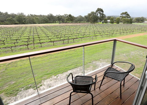 Lot113 Vineyard Accommodation - Whitsundays Accommodation 6
