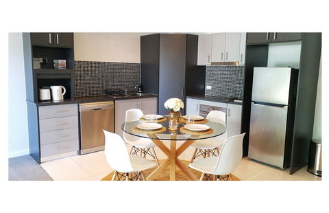Stylish 1BDR Unit In The Heart Of Subiaco - Whitsundays Accommodation 5