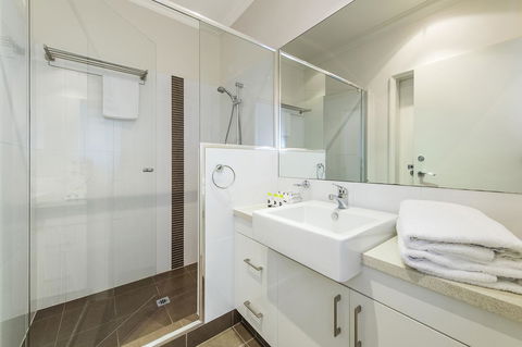 Dolphin Quay Apartments - Whitsundays Accommodation 42