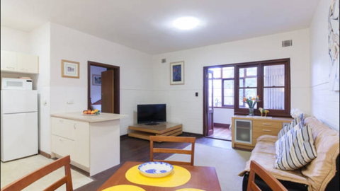Broadway Apartments - Whitsundays Accommodation 8