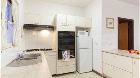 Broadway Apartments - Whitsundays Accommodation 2