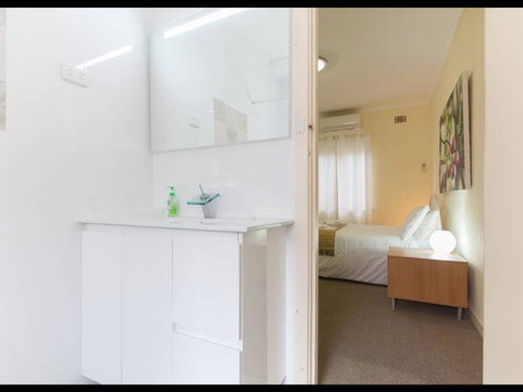 Broadway Apartments - Whitsundays Accommodation 39