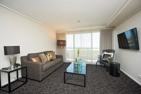 Best Western Plus Hotel Lord Forrest - Whitsundays Accommodation 11