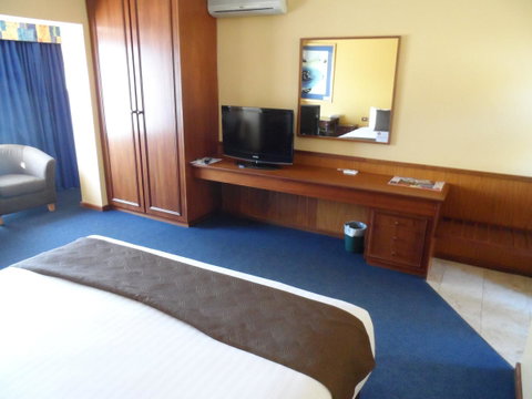 Clifton Motel & Grittleton Lodge - Whitsundays Accommodation 22