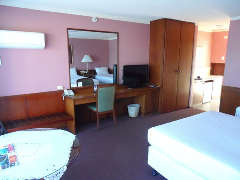 Clifton Motel & Grittleton Lodge - Whitsundays Accommodation 17