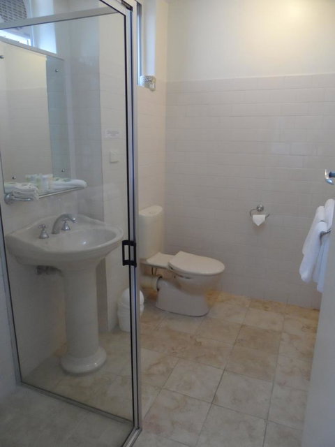 Clifton Motel & Grittleton Lodge - Whitsundays Accommodation 24