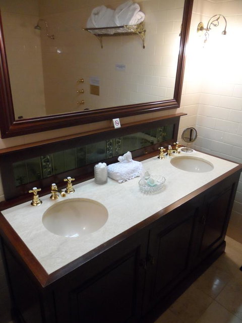 Clifton Motel & Grittleton Lodge - Whitsundays Accommodation 31