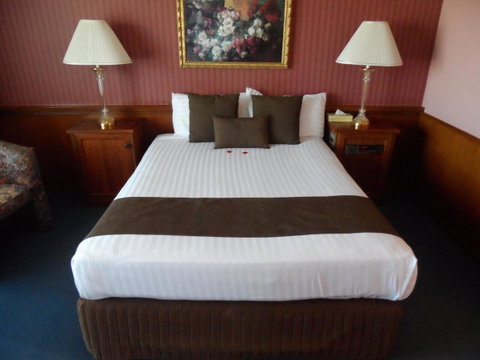 Clifton Motel & Grittleton Lodge - Whitsundays Accommodation 12