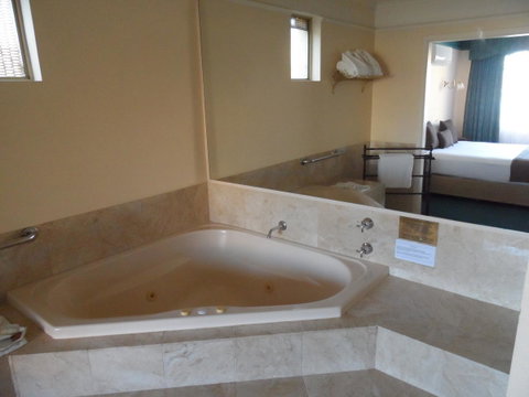 Clifton Motel & Grittleton Lodge - Whitsundays Accommodation 28