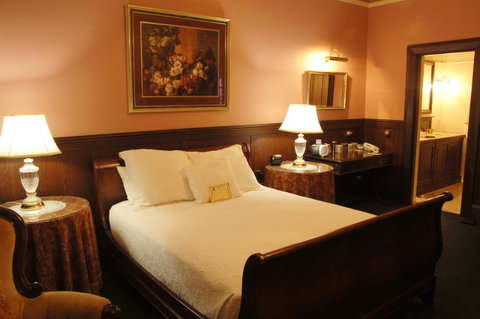 Clifton Motel & Grittleton Lodge - Whitsundays Accommodation 13