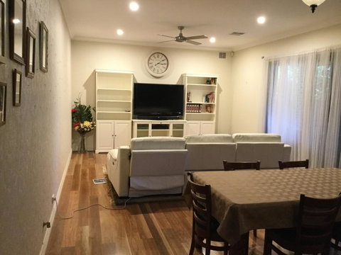 Ascot Home - Whitsundays Accommodation 2