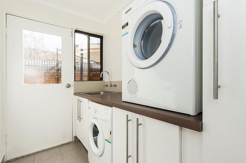 Forrest St - Whitsundays Accommodation 16