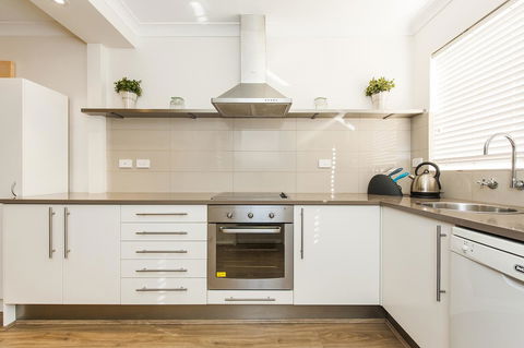 Forrest St - Whitsundays Accommodation 9