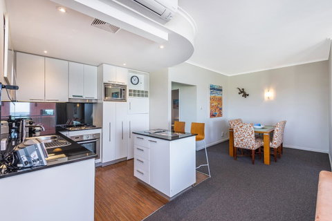 A 406 FANTASTIC OCEAN BEACH And MARINA VIEW APT - MANDURAH - Whitsundays Accommodation 21