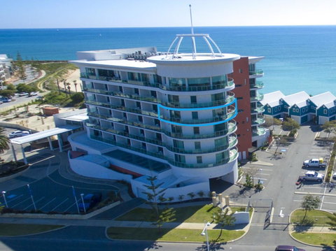 A 406 FANTASTIC OCEAN BEACH And MARINA VIEW APT - MANDURAH - Whitsundays Accommodation 24