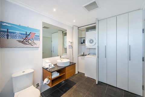A 406 FANTASTIC OCEAN BEACH And MARINA VIEW APT - MANDURAH - Whitsundays Accommodation 15