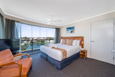 A 406 FANTASTIC OCEAN BEACH And MARINA VIEW APT - MANDURAH - Whitsundays Accommodation 12