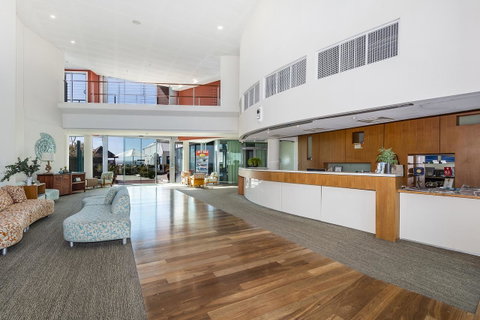 A 406 FANTASTIC OCEAN BEACH And MARINA VIEW APT - MANDURAH - Whitsundays Accommodation 6