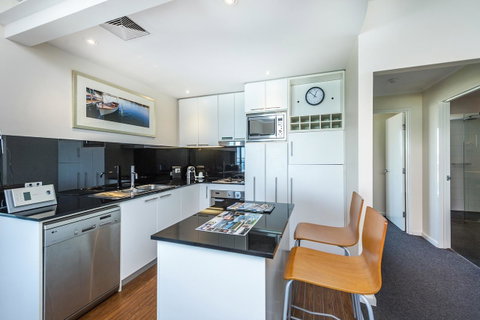 A 406 FANTASTIC OCEAN BEACH And MARINA VIEW APT - MANDURAH - Whitsundays Accommodation 19