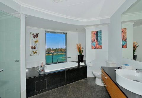 A 406 FANTASTIC OCEAN BEACH And MARINA VIEW APT - MANDURAH - Whitsundays Accommodation 30