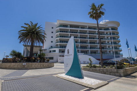 A 406 FANTASTIC OCEAN BEACH And MARINA VIEW APT - MANDURAH - Whitsundays Accommodation 3