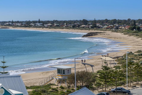 A 406 FANTASTIC OCEAN BEACH And MARINA VIEW APT - MANDURAH - Whitsundays Accommodation 5