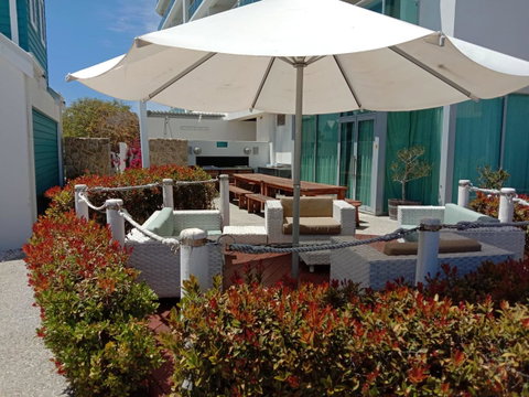 A 406 FANTASTIC OCEAN BEACH And MARINA VIEW APT - MANDURAH - Whitsundays Accommodation 8