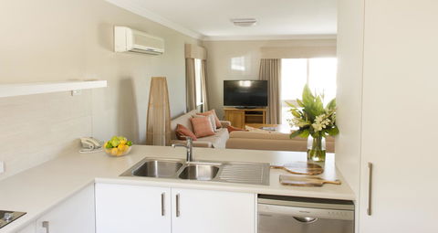 The Marina Hotel - Mindarie - Whitsundays Accommodation 24