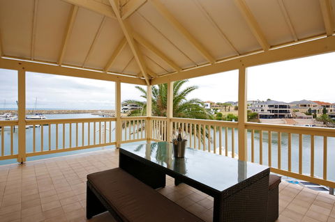 The Marina Hotel - Mindarie - Whitsundays Accommodation 7