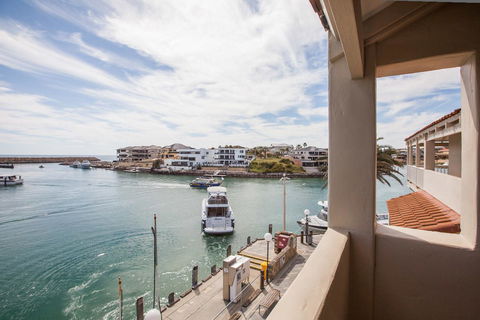 The Marina Hotel - Mindarie - Whitsundays Accommodation 2
