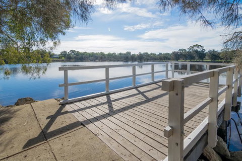 Ascot On Swan Bed & Breakfast - Whitsundays Accommodation 1