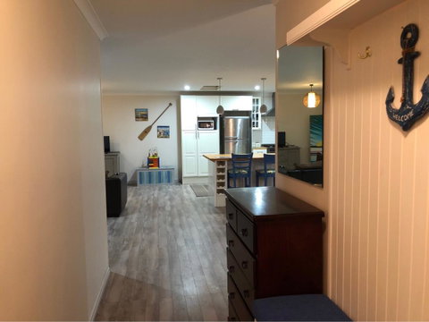Halls Head Beach House - Whitsundays Accommodation 2