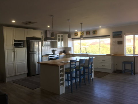 Halls Head Beach House - Whitsundays Accommodation 4