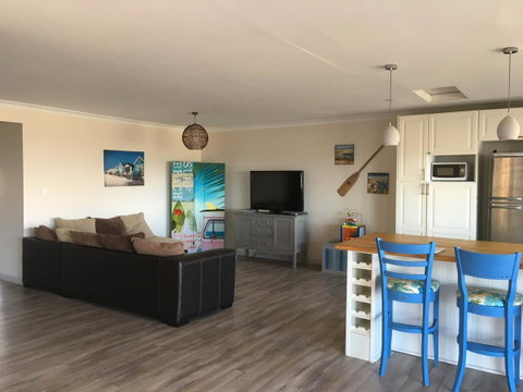 Halls Head Beach House - Whitsundays Accommodation 5
