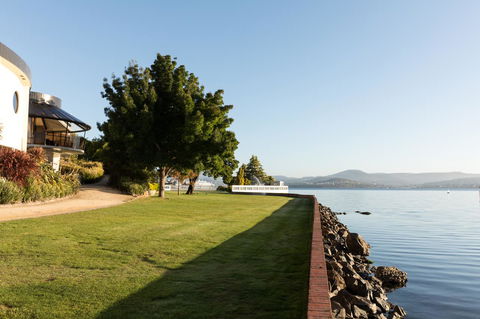 Wrest Point - Whitsundays Accommodation 1