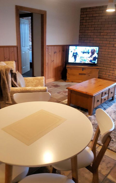 Stanley Village Waterfront Accommodation - Whitsundays Accommodation 4