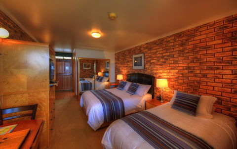 Stanley Village Waterfront Accommodation - Whitsundays Accommodation 23