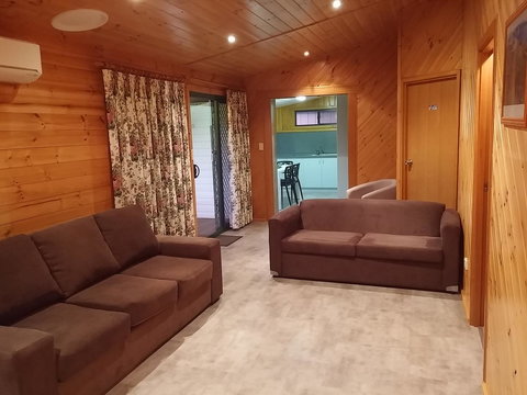 Bicheno Cabin Park - Whitsundays Accommodation 11
