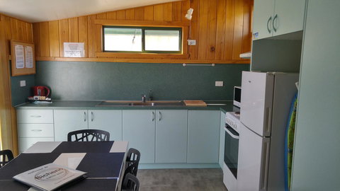 Bicheno Cabin Park - Whitsundays Accommodation 23