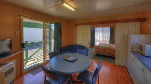 Bicheno Cabin Park - Whitsundays Accommodation 19