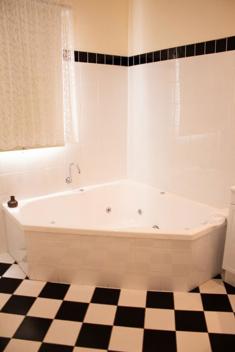 Stanley Hotel & Apartments - Whitsundays Accommodation 11