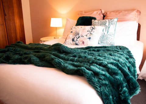 Stanley Hotel & Apartments - Whitsundays Accommodation 10