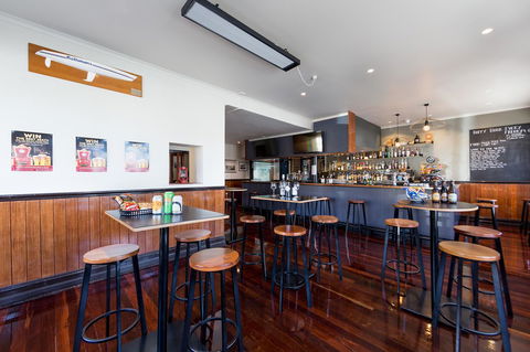 Customs House Hotel - Whitsundays Accommodation 25