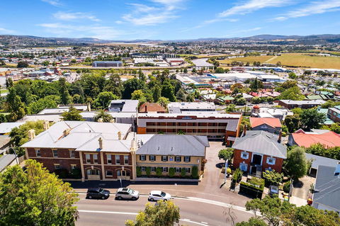 Coach House Launceston - Whitsundays Accommodation 30