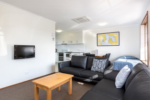 Riverfront Motel & Villas - Whitsundays Accommodation 1