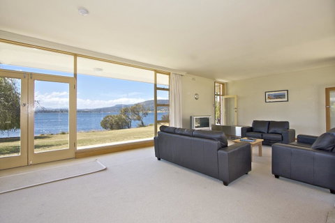 Riverfront Motel & Villas - Whitsundays Accommodation 26
