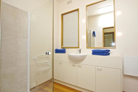 Riverfront Motel & Villas - Whitsundays Accommodation 2