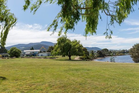Riverfront Motel & Villas - Whitsundays Accommodation 0